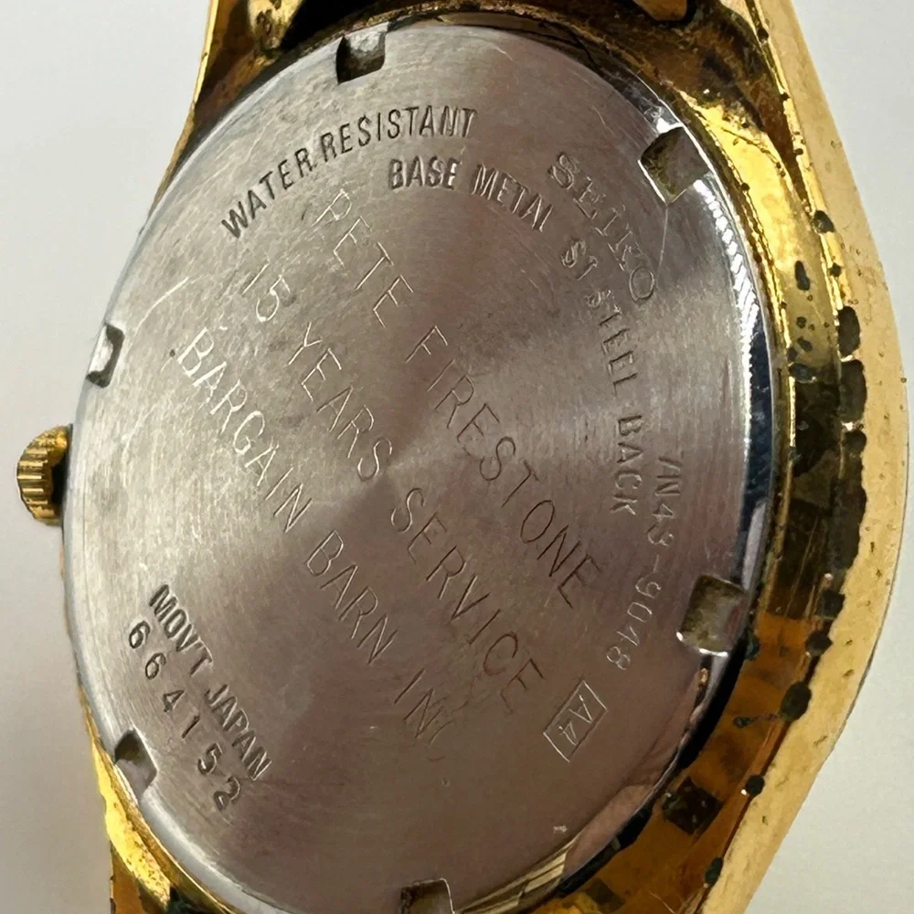 Vintage Seiko Quartz Light In Dark Men’s Gold Tone Date Day Watch #577